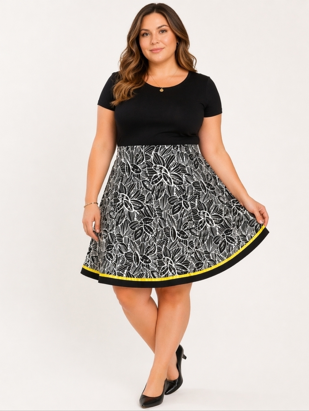 Amanda Lane Black and White Leaf Print Skirt with Yellow Trim, Size 16